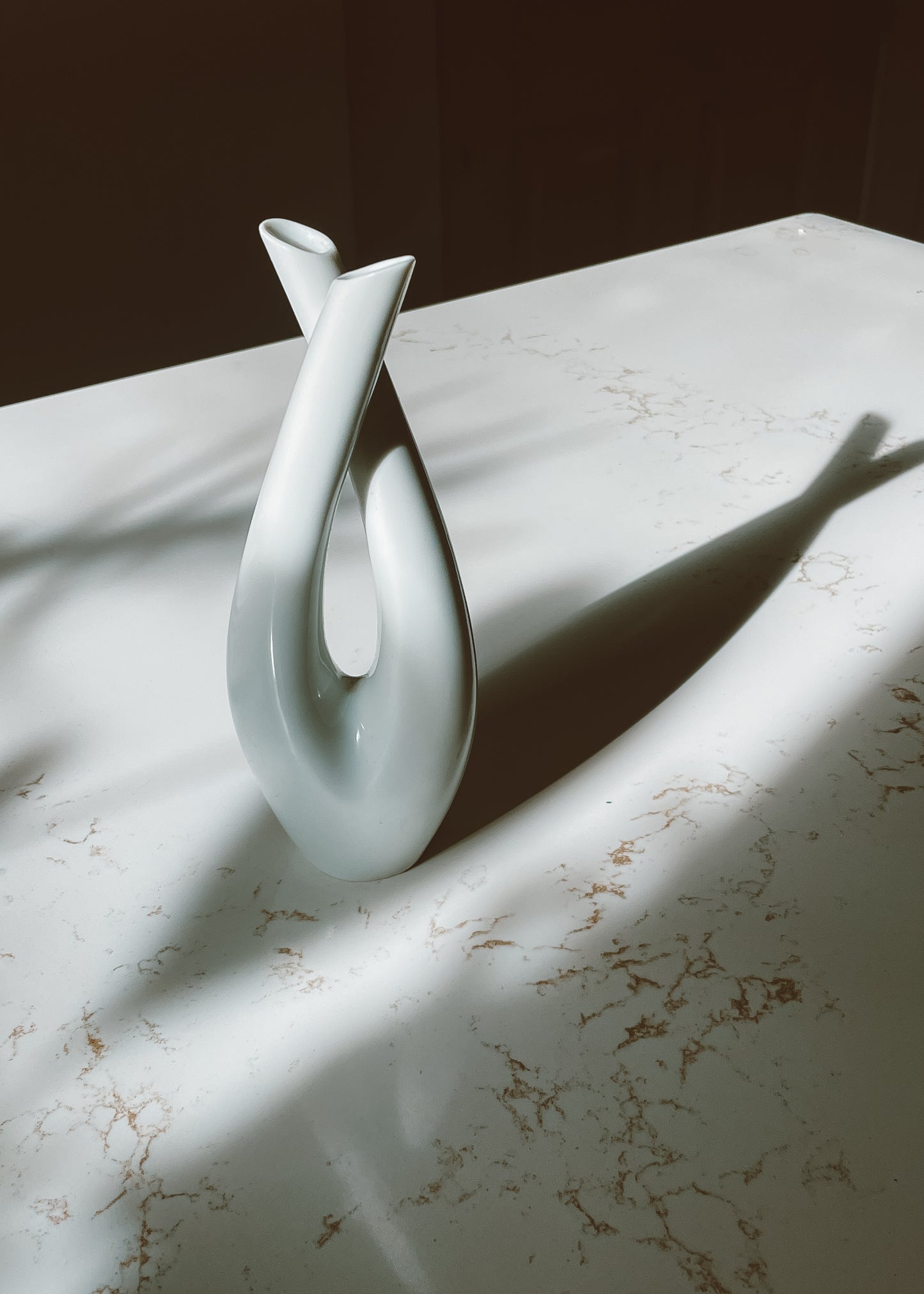 White Porcelain Crossed Vase by Fritz Heidenreich, 1950’s Germany Munstabteilung Selb