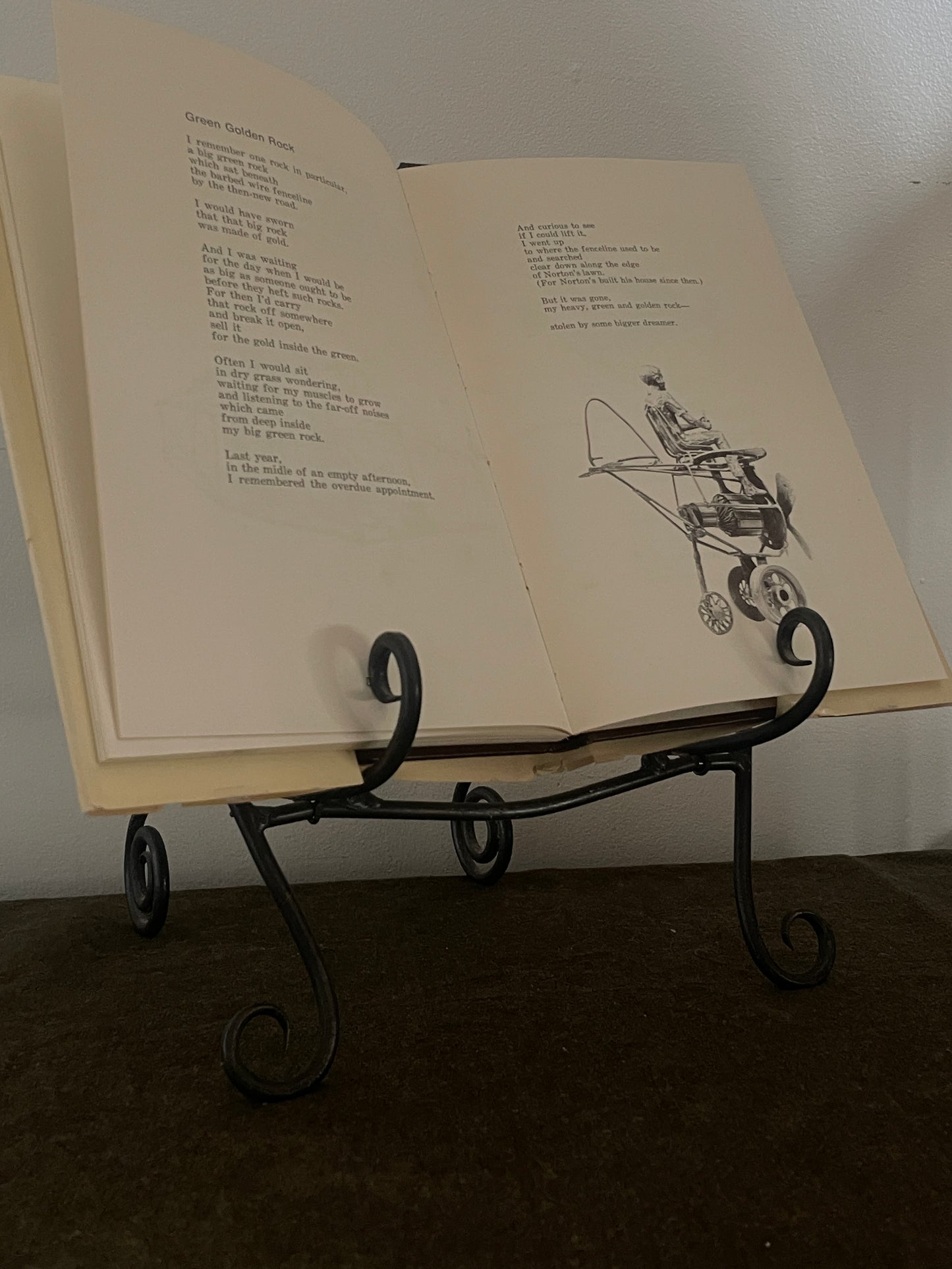 WeldedSwirly Metal Easel, Book Display